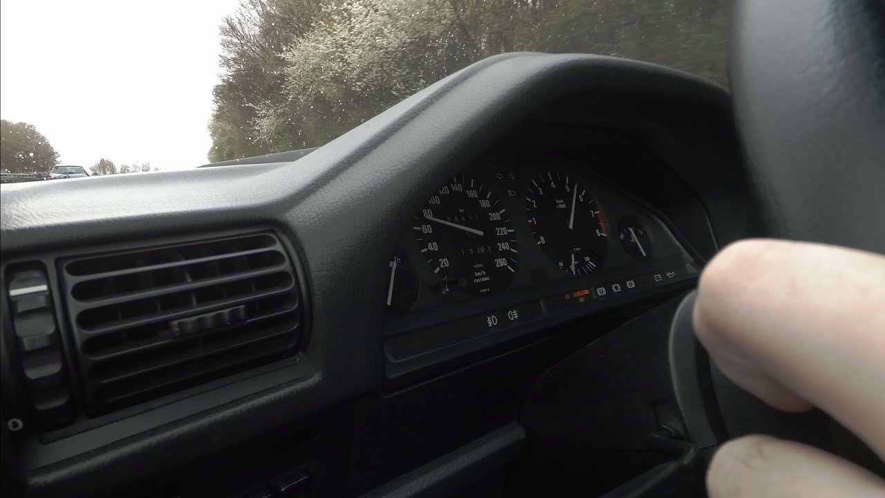 80s car (BMW E30 S14)