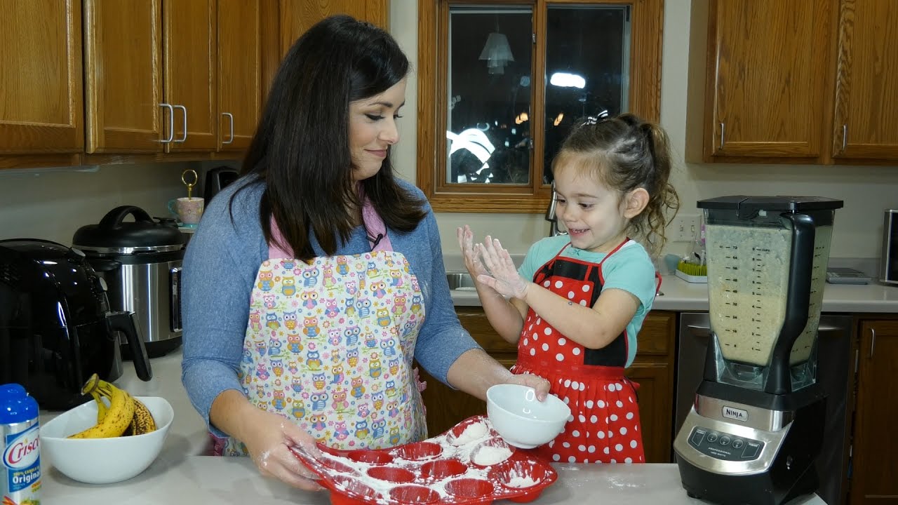 MUFFIN DE BANANA COM GOTAS DE CHOCOLATE - Flavia Calina