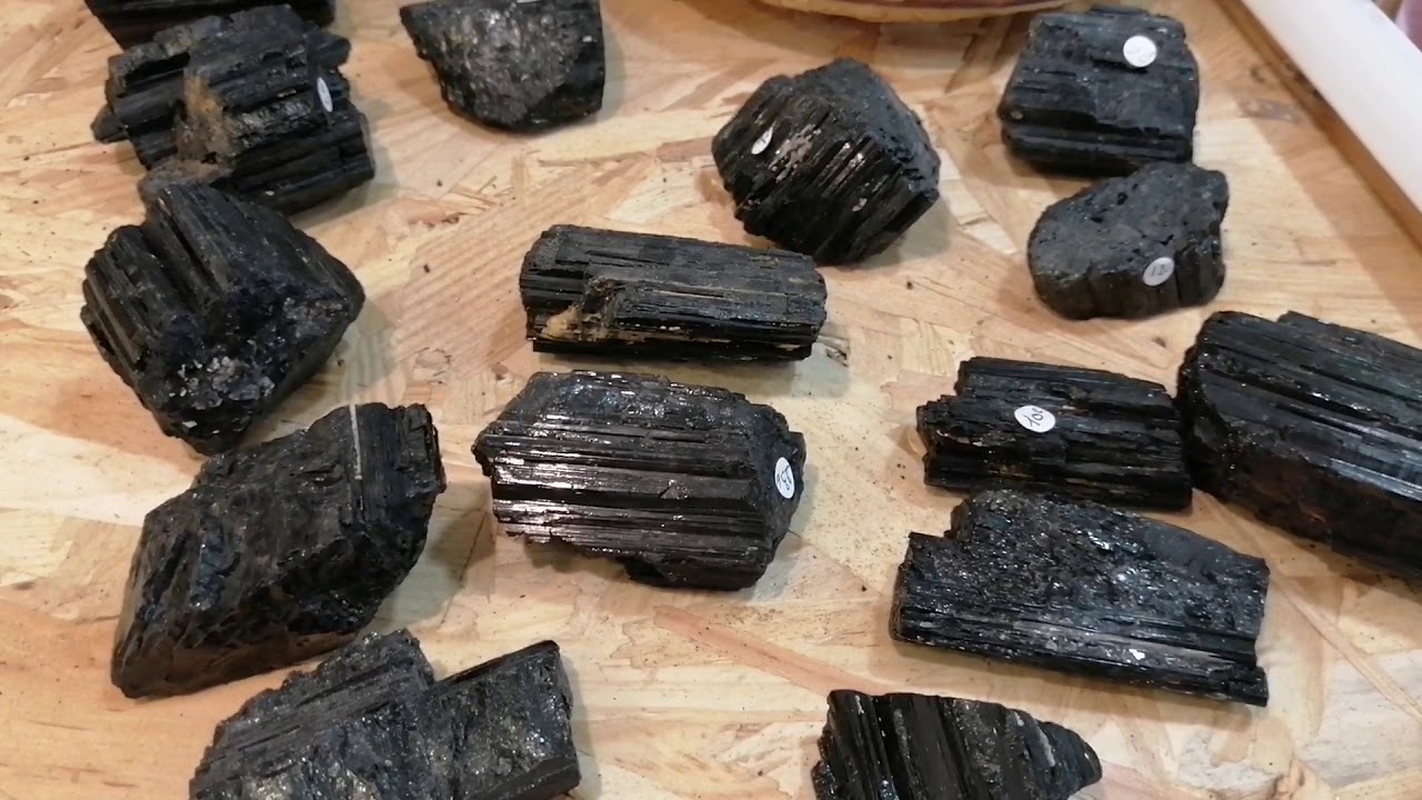 PROPRIÉTÉS DE LA TOURMALINE NOIRE PRESENTÉ PAR GEMMES ET ZEN