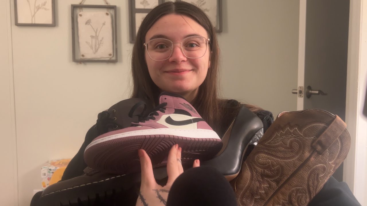 ASMR Tapping On Shoes To Help You Sleep 😴
