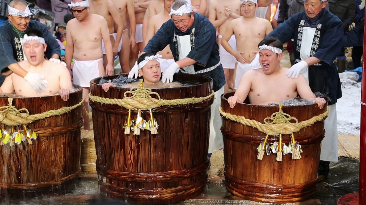 鬼神社しめ縄奉納裸参り　水垢離の儀③