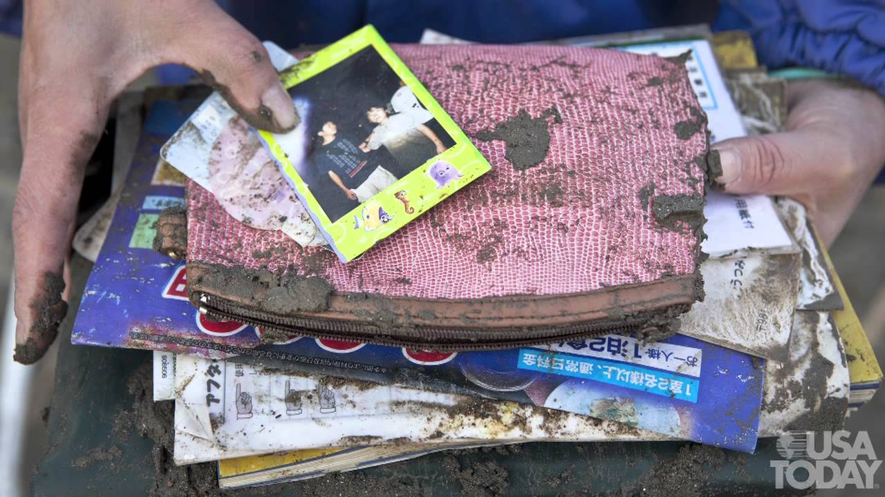 Photographer describes covering aftermath of Japan's tsunami