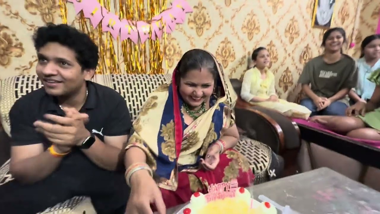 Family ke sath birthday celebration.