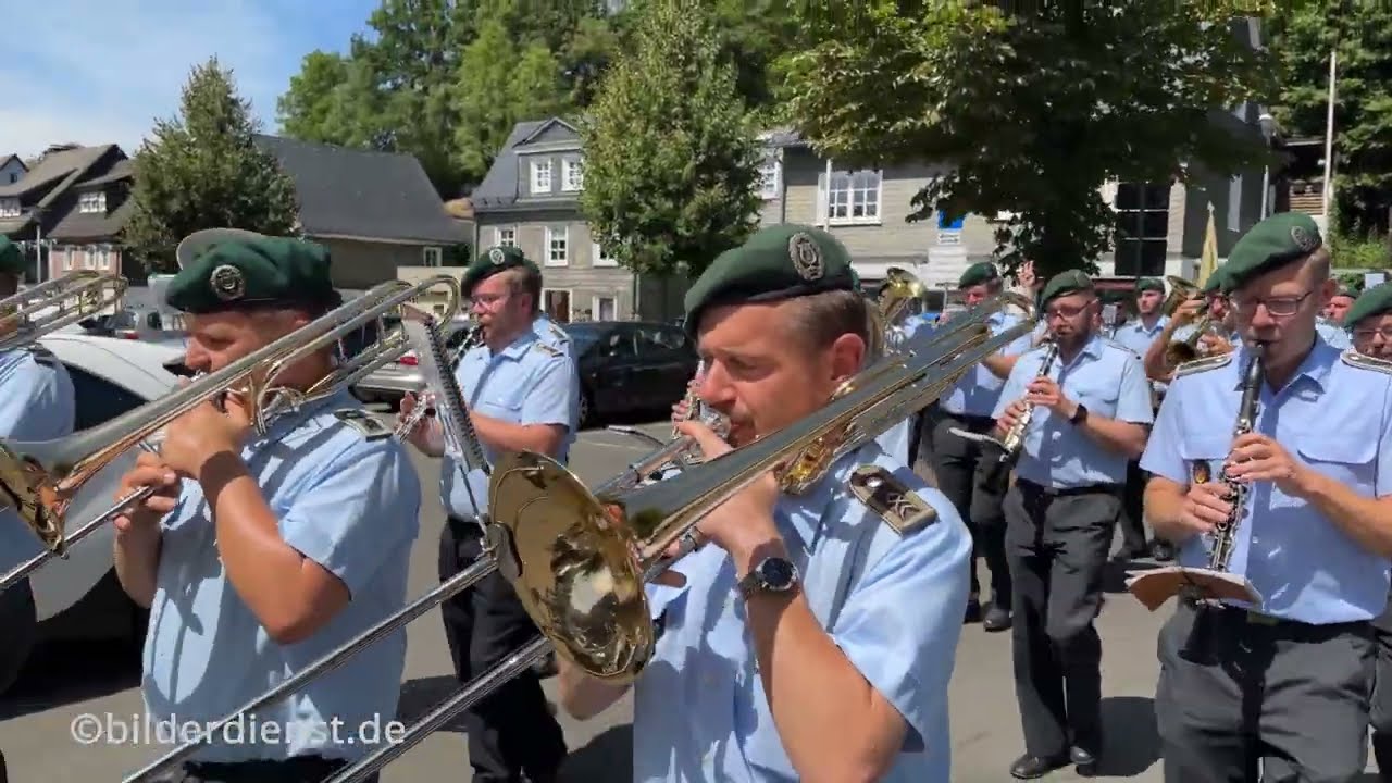 Bundeswehr Heeresmusikkorps Kassel intoniert 