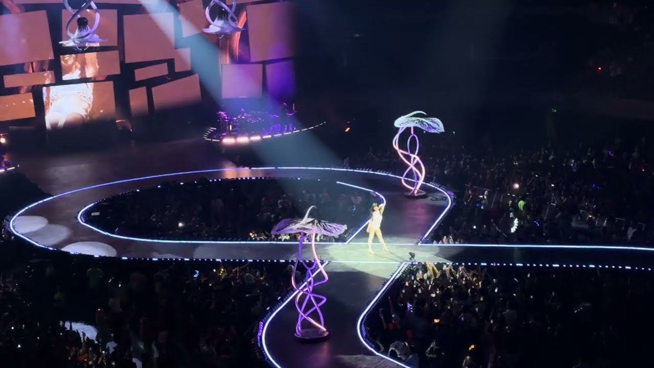 Katy Perry - I'M HIS, HE'S MINE (Live at Arena CDMX) | The Lifetimes Tour