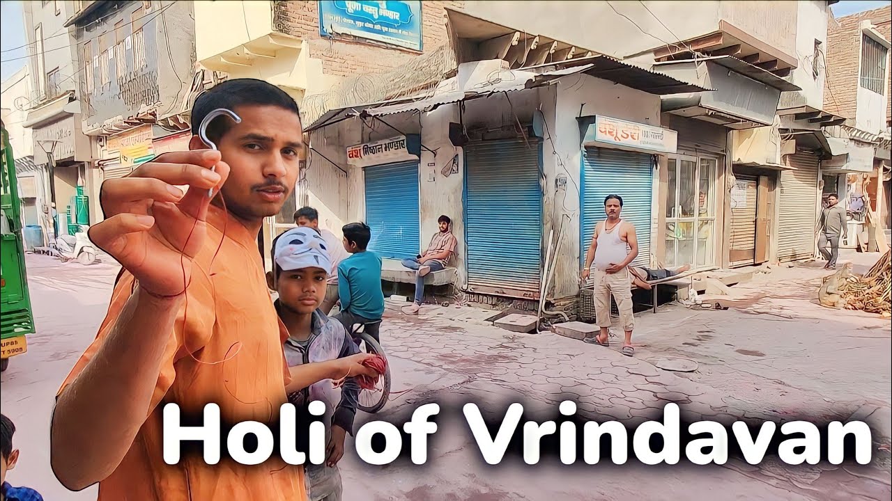 Vrindavan Holi - Aaj sabki topi uperr 😂