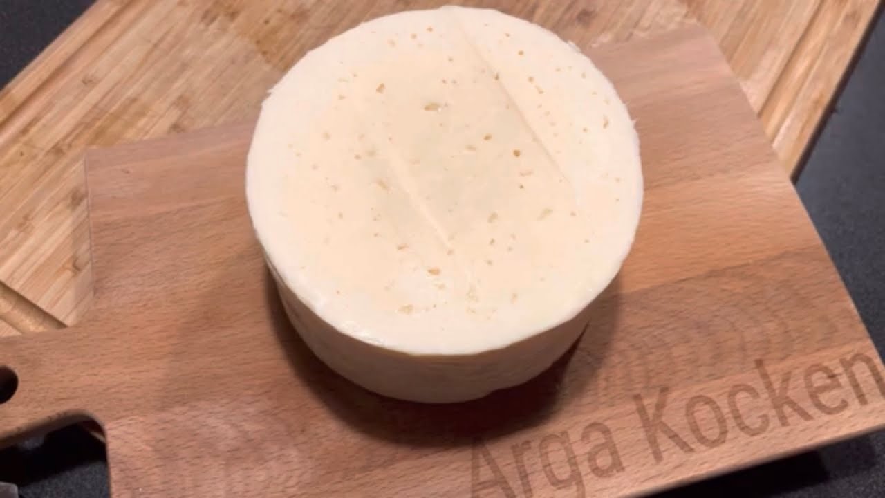 Arga Kocken lagrar ost!