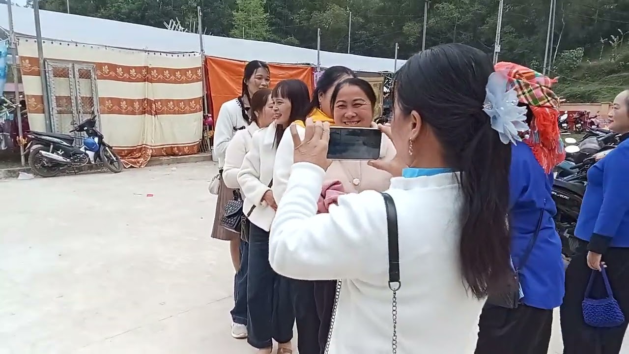   Pay hội nà pheo rộp căn,Phảng nhình,phảng Sài hát đây thinh lái lô he he 