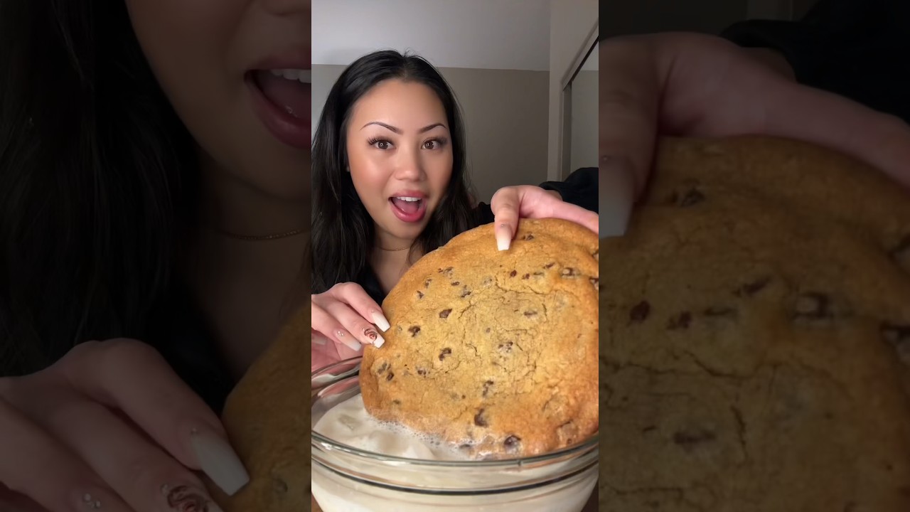 Giant cookie with iced milk 🍪🔥 #asmr #mukbang #food #foodie #youtubeshorts #shorts