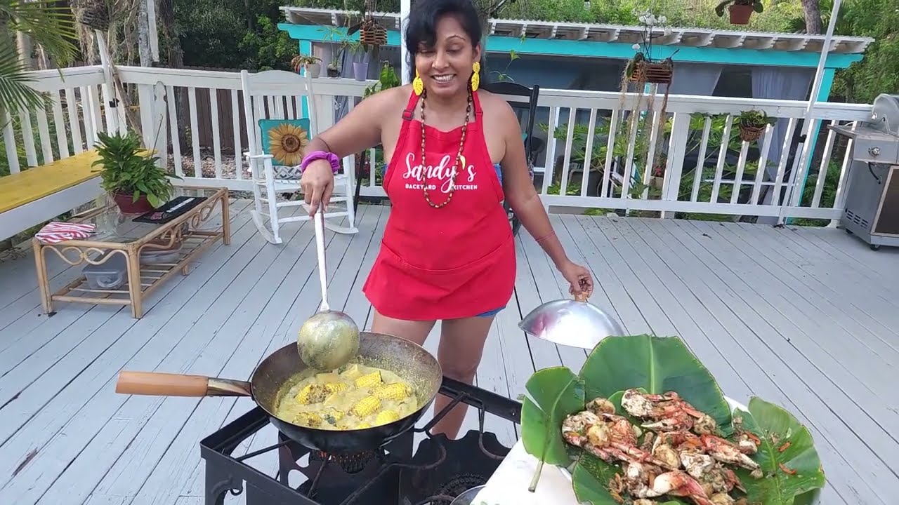 Hot & Spicy Garlic Butter Crab Recipe Curry Roasted Corn with Coconut Milk on the Fire Grille. #food