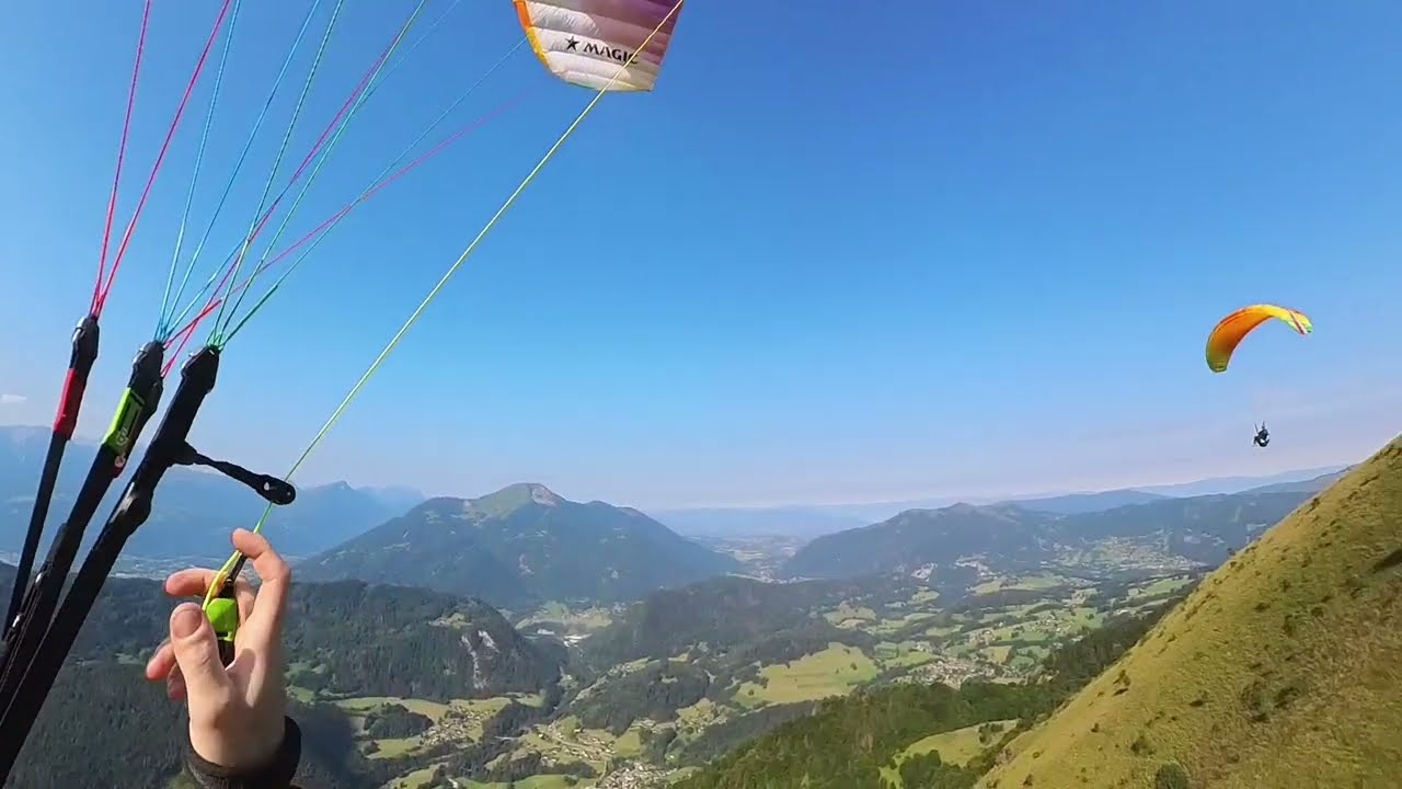 Vol parapente au décollage de Pertuiset à Mieussy