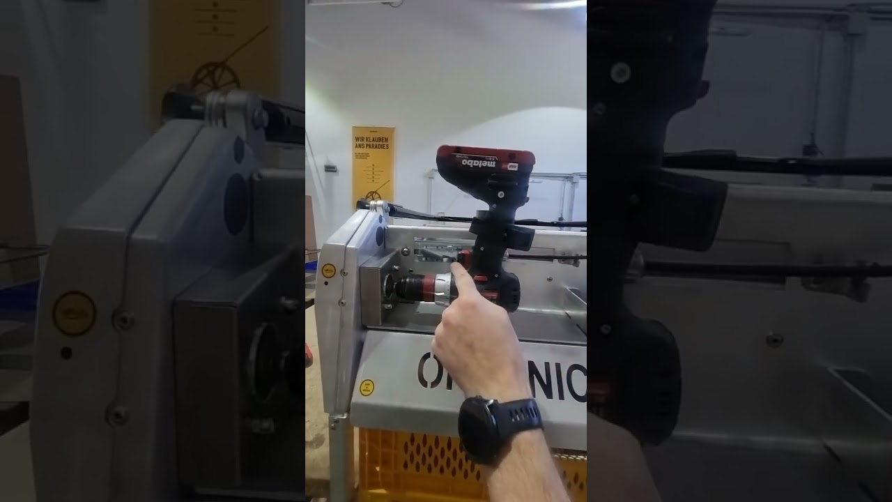 Akkuschraubermontage bei der OBSTRAUPE 05 | Mounting the power drill