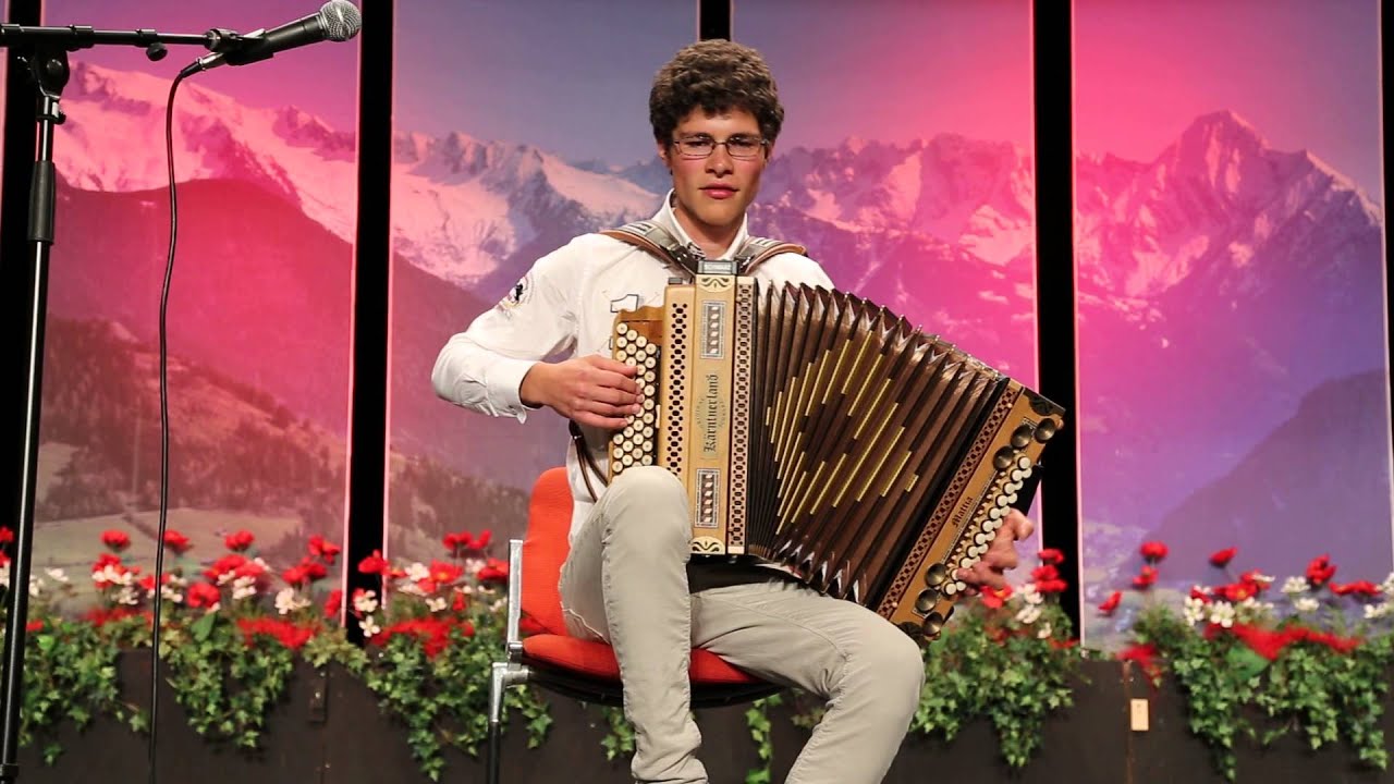 Mattia Demetz beim Feuerwerk der Harmonika im Zillertal