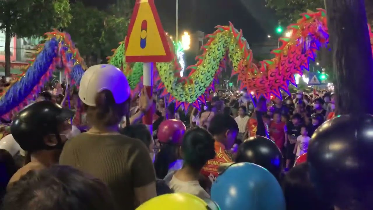 Bố Mẹ đưa Rock đi xem múa lân 29/9/23