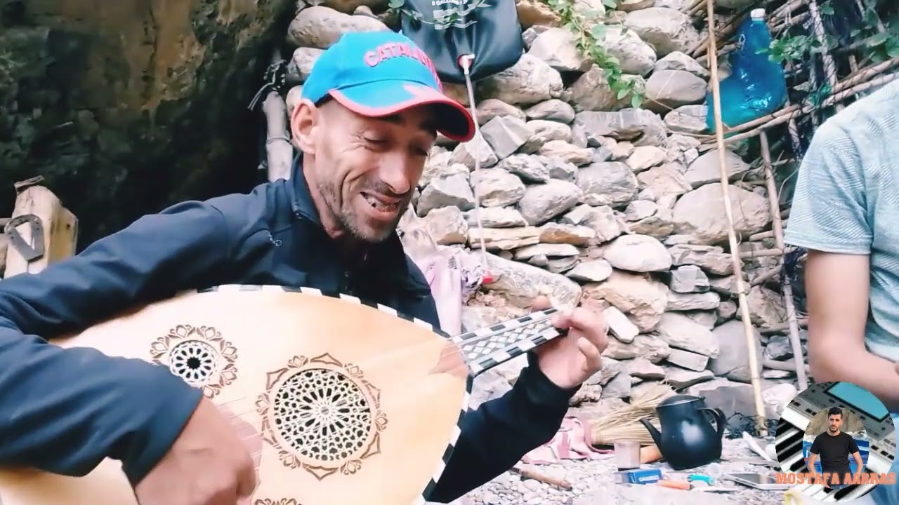 مصطفى السوسدي يبدع في أغنية جميلة عن البحاره بالعود