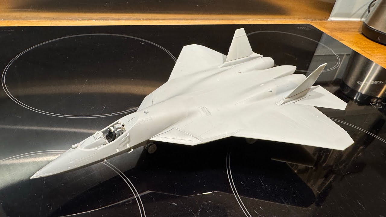 1/72 Hobbyboss SU-57 PAK-FA T-50 vs Zvezda.  My thoughts 