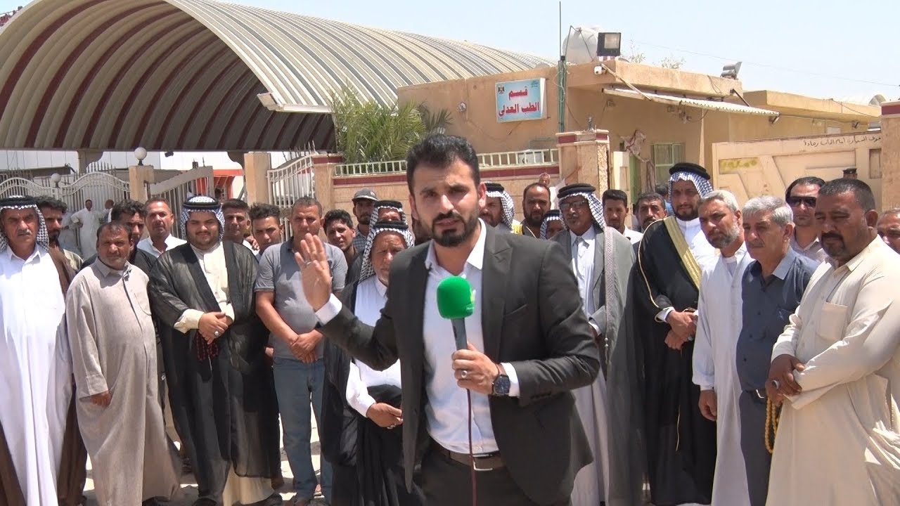 وكالة #الداعي_نيوز ترافق ذوي الموقوف المتوفي ماهر الرماحي في وقفتهم امام الطب العدلي في محافظة النجف