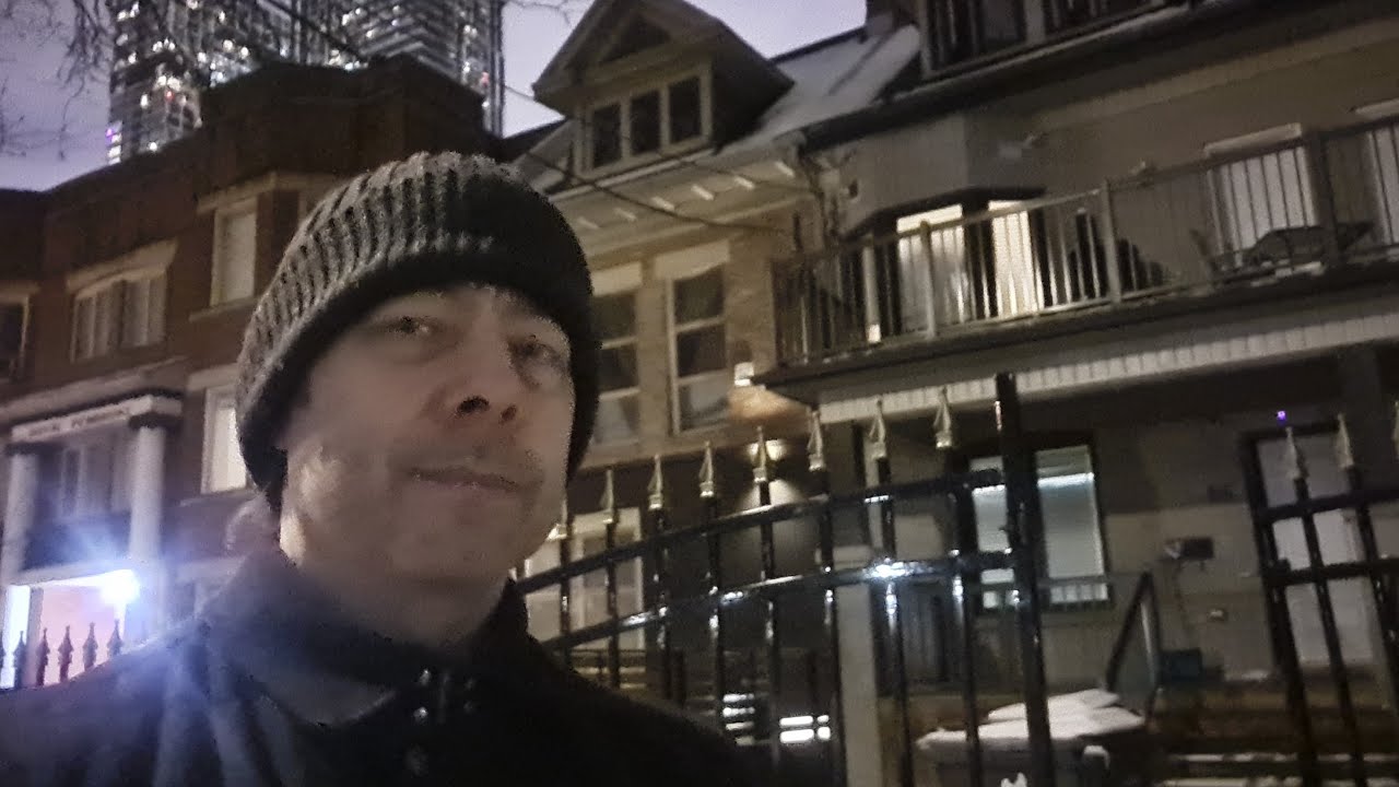 Toronto LIVE: Around Downtown On Wednesday Evening As Disgusting Slush Coats The City (& 30K Subs!)