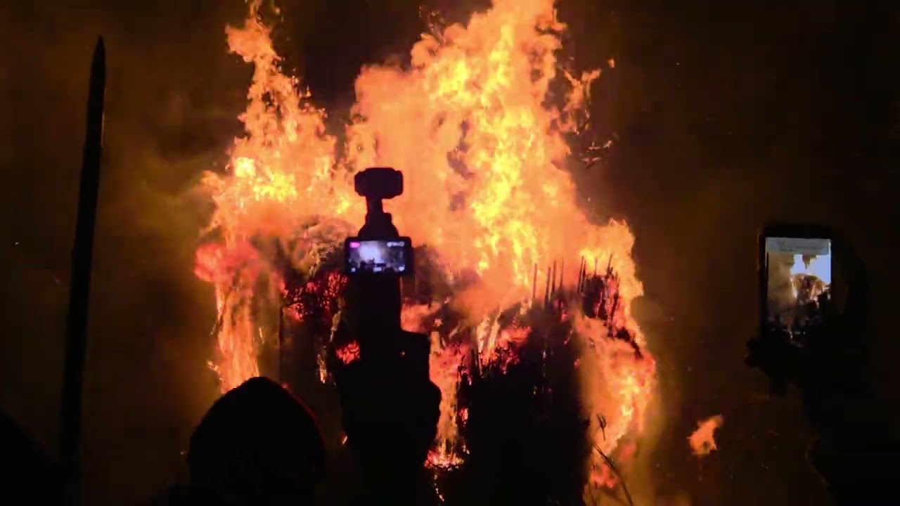 鳥羽の火祭りが、開催されいるところを、撮影してみました。