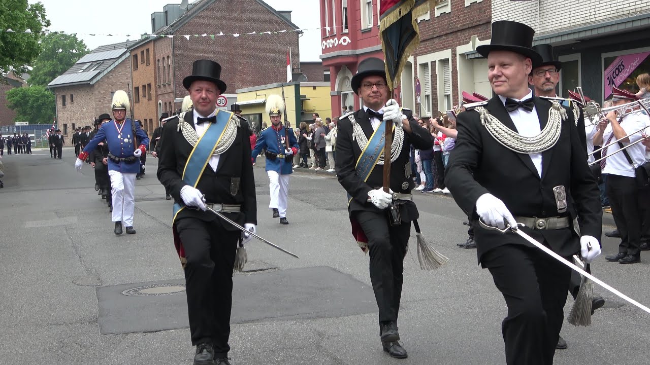 Frühkirmes in Bettrath 2023 - Parade der Männerbruderschaft