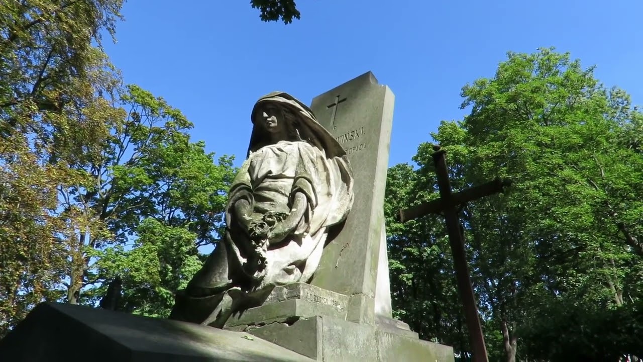 WARSZAWA  -  CMENTARZ  POWĄZKOWSKI