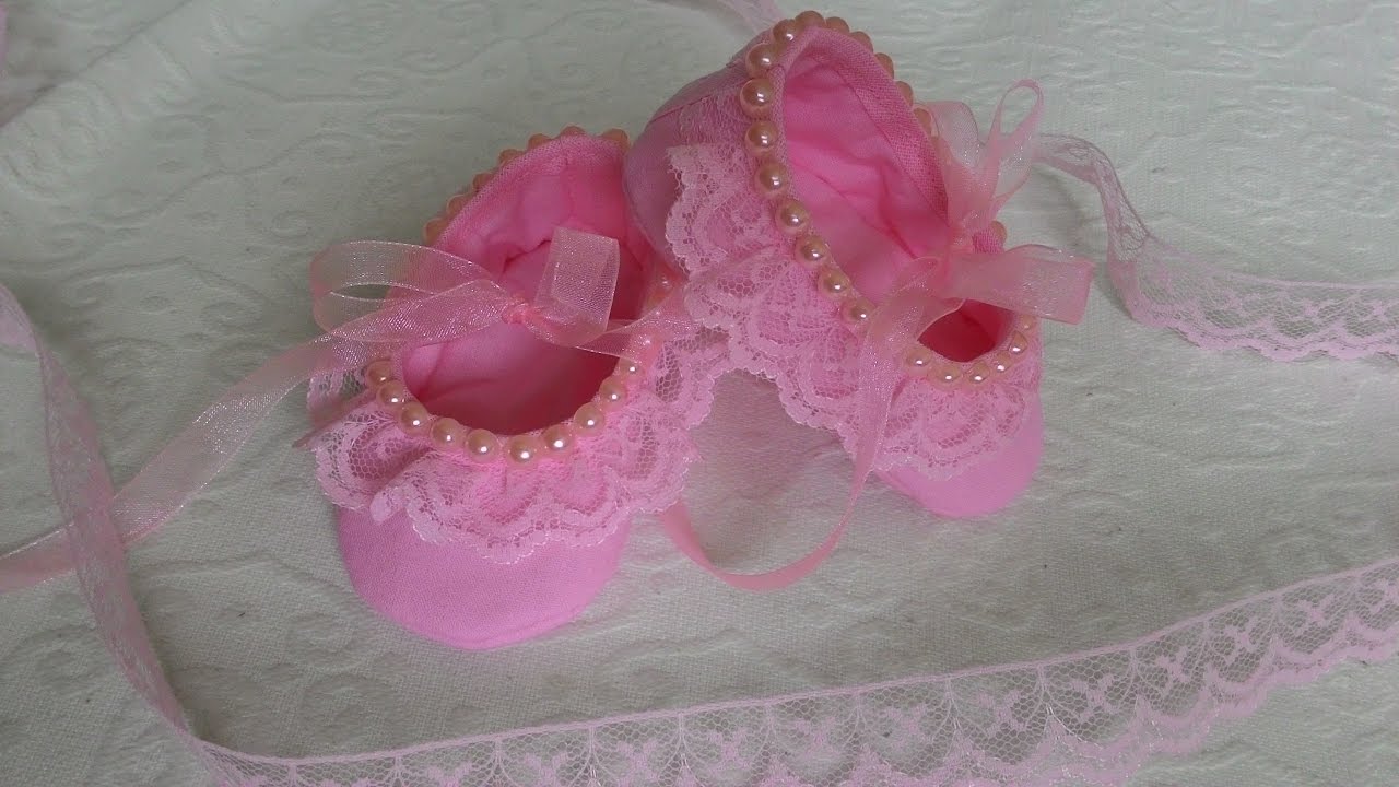 Sapatinho com Babado de Renda