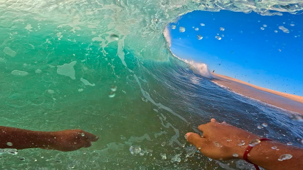 Tubos de Skimboard con viento de LEVANTE en Faro Trafalgar
