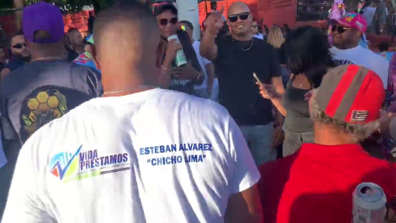 Preparando las cuevas de los grupos carnavalescos 