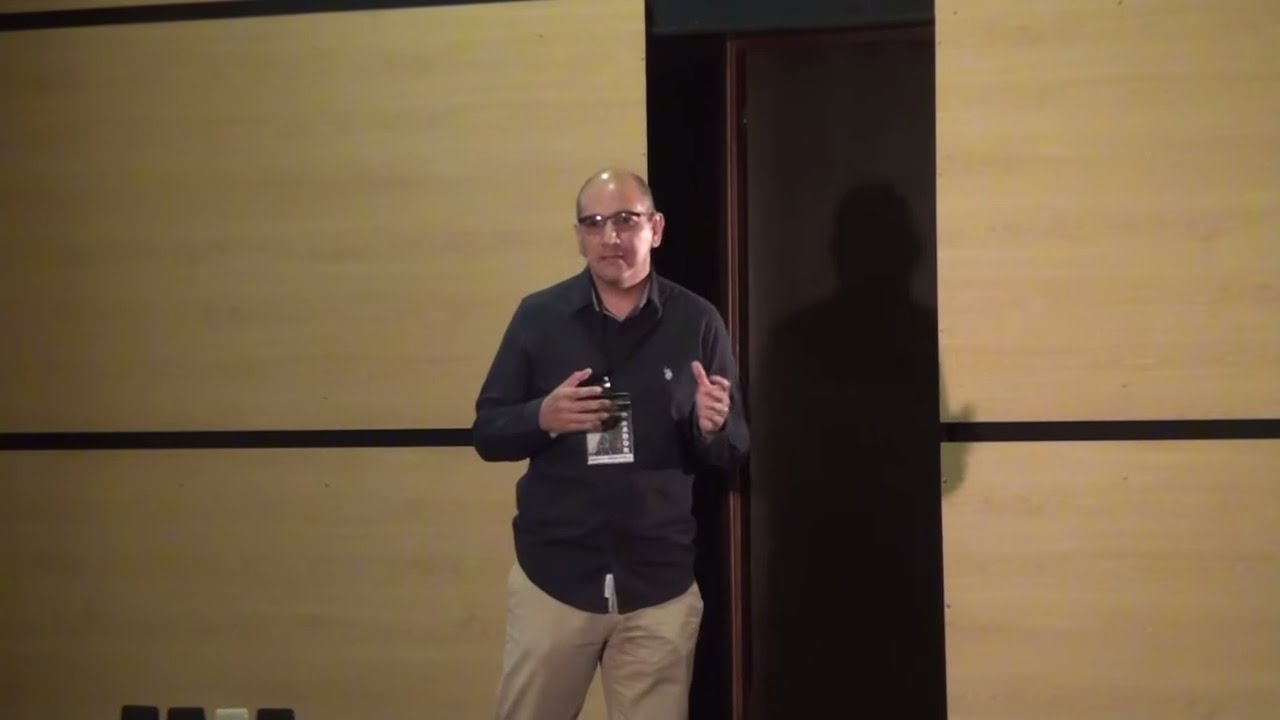 Servicio de excelencia en turismo si es posible | Renzo Menchola | TEDxCharacato