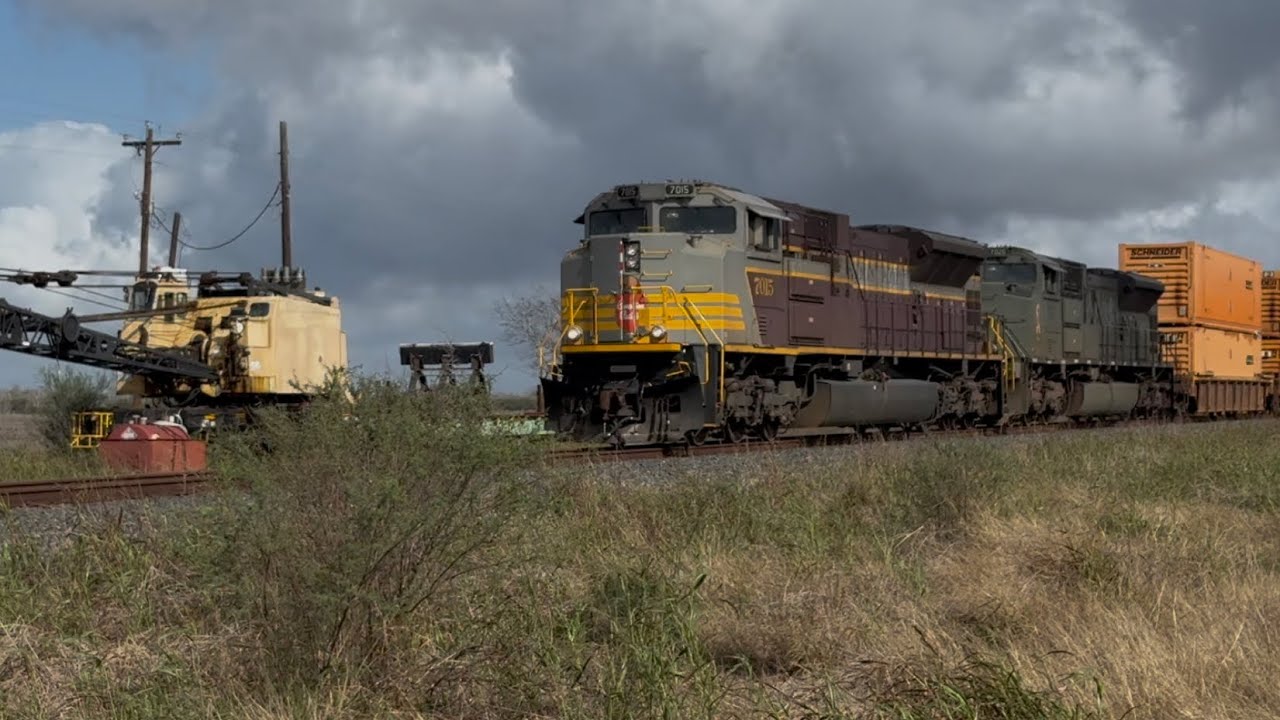 CP 7015 and 7020 leading intermodal wellcars CPKC 180 in Victoria, TX | E Mccan Road | 