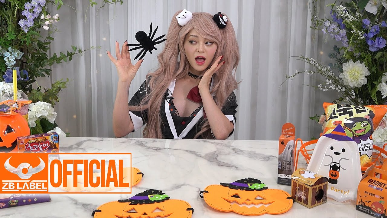 AleXalloween PART 1 🎃 : COSPLAY & MUKBANG 🍪🍷