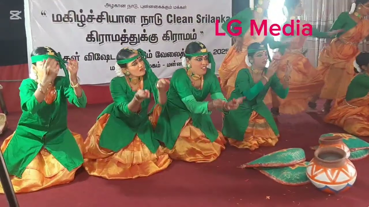 மன்னார் மாவட்ட செயலக நிகழ்வில் மன்னார் புனித சவேரியார் பெண்கள் கல்லூரி மாணவிகள் 