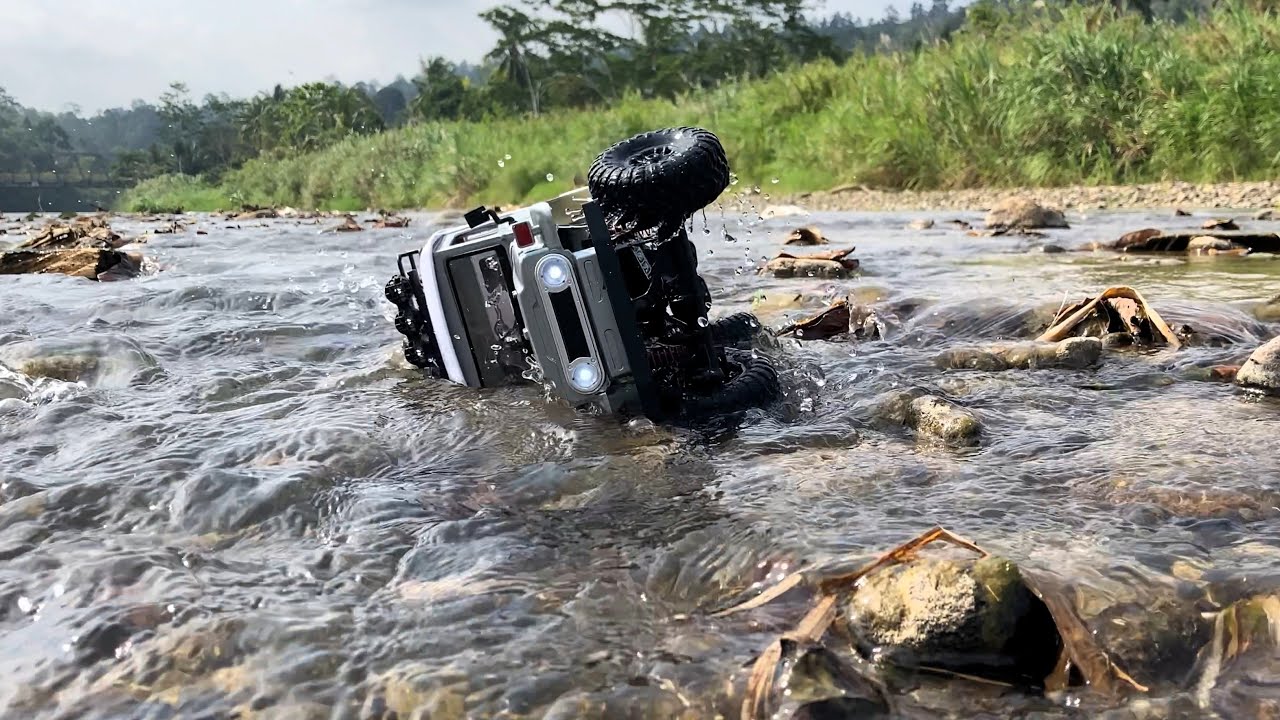 LOOK AT ME FALLING - MN 40 : RC Toyota Land Cruiser FJ43