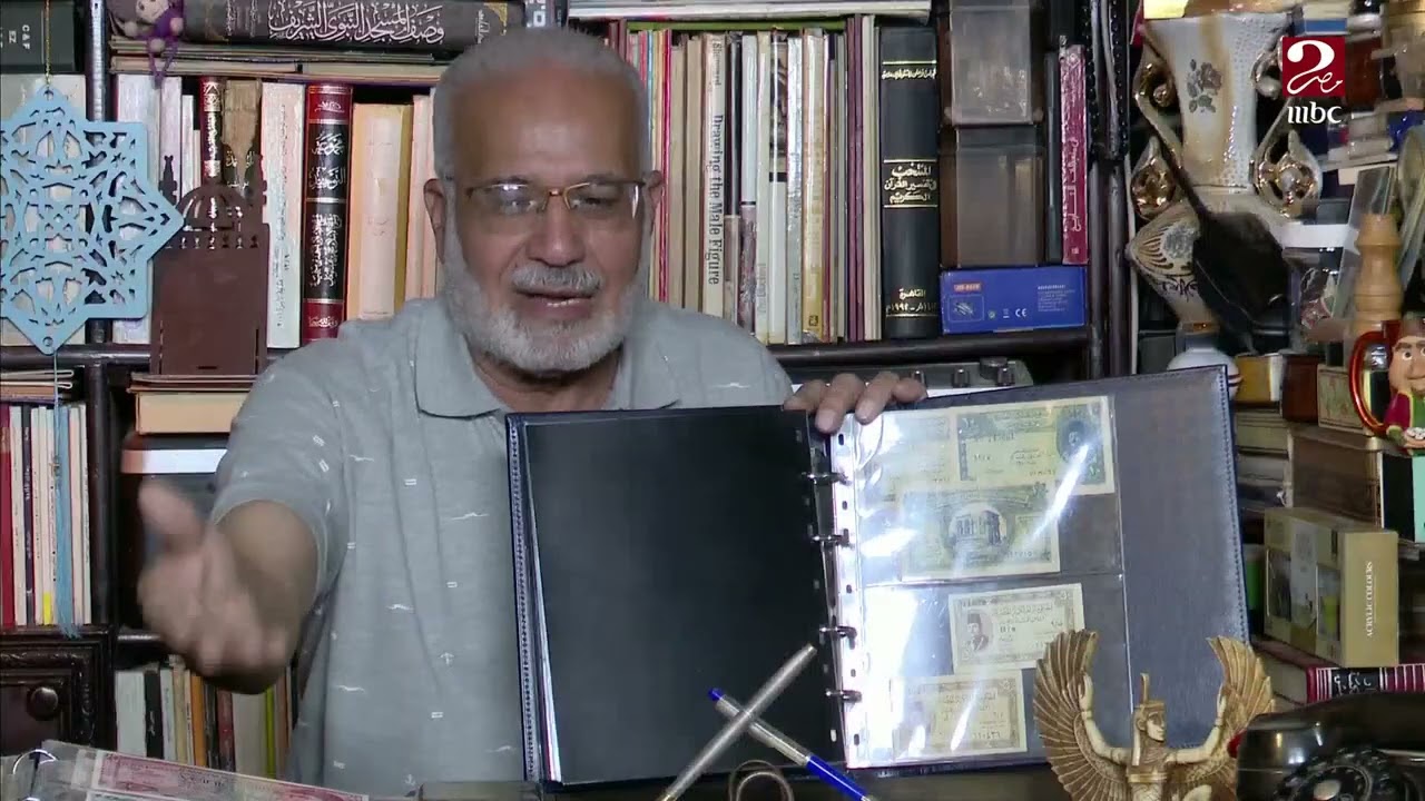 محمد كامل ..مهندس مصري يهوى جمع العملات القديمة وتسجيل تاريخ إصدارها
