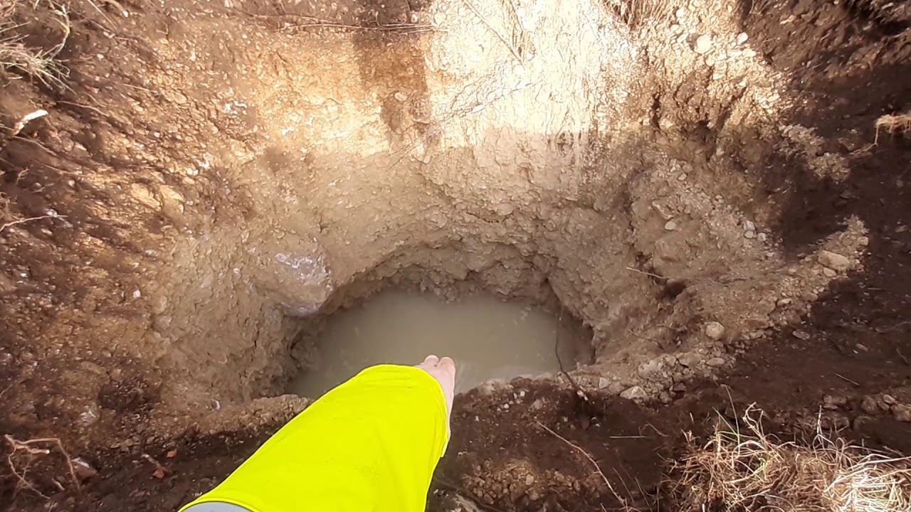 Sourcier. Captage sous la route, recapter l'eau en amont.