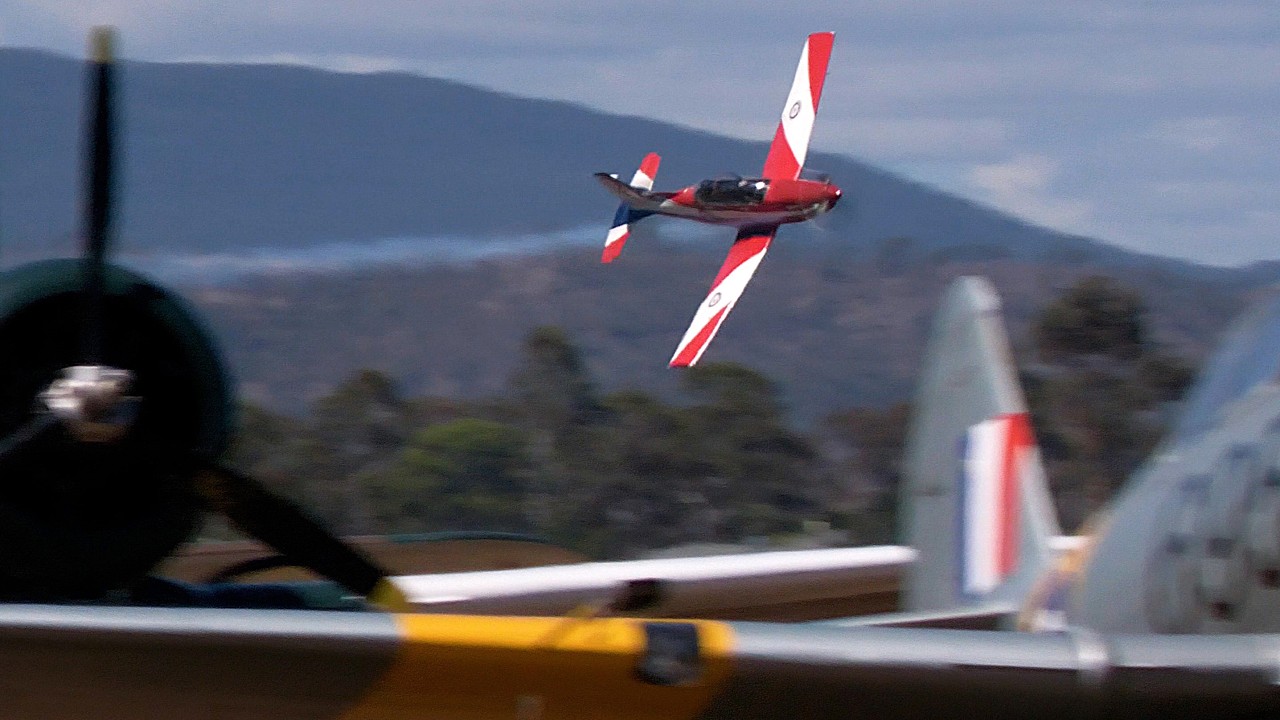 Extraordinary low-flying PC-9 display at Warbirds Over Scone 2026