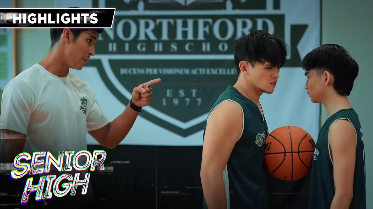 Poch tries to teases Tim by acting like he is trying to kiss him | Senior High (w/ English Subs)