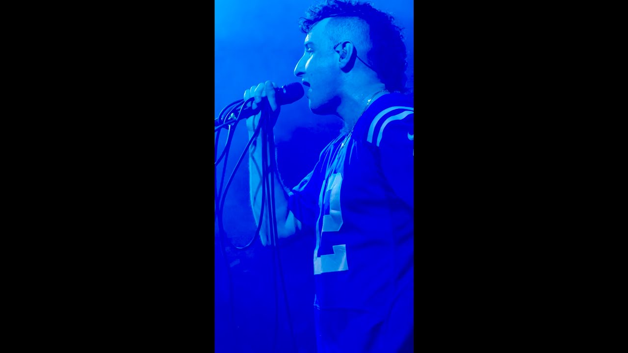 Sea Girls - Sick (Live Vertical Video)