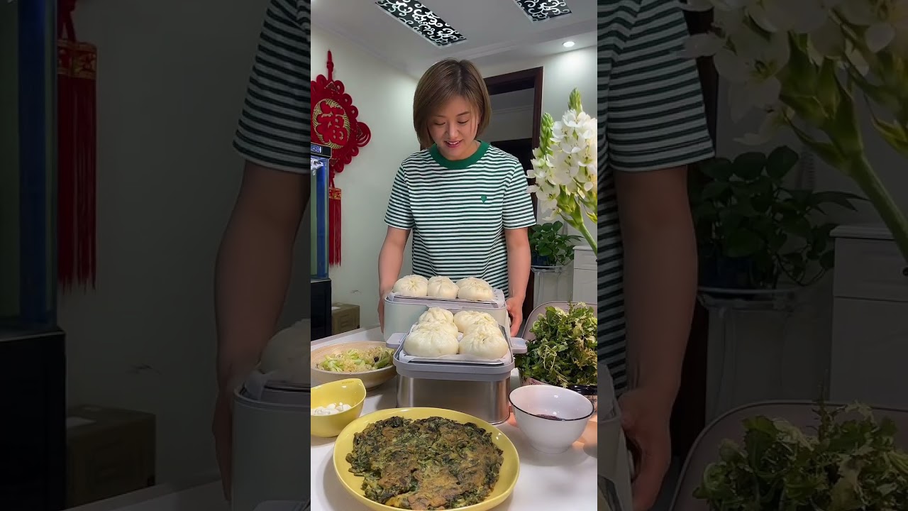 今天做了简单好吃的梅干菜肉酱包，蒸了2屉竟然没够吃，饭桌上公公这样说……我又赶紧蒸2屉，难得家人都喜欢。#跟着抖音学做菜 #宝妈 #记录日常 #晚餐