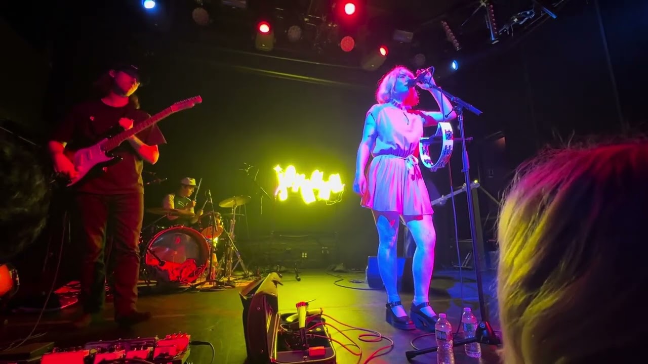 Jordana, &ldquo;Raver Girl&rdquo; Live