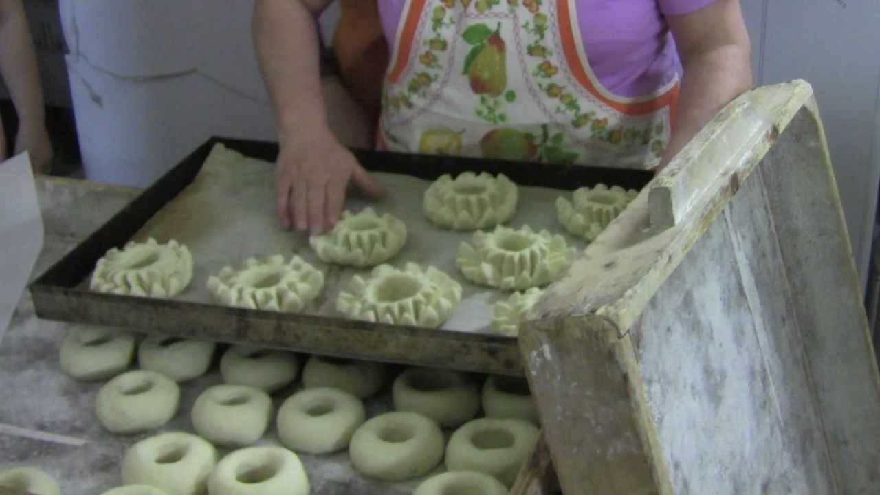 Festa del SS. Crocifisso 2012. Preparazione dei cucciddati.