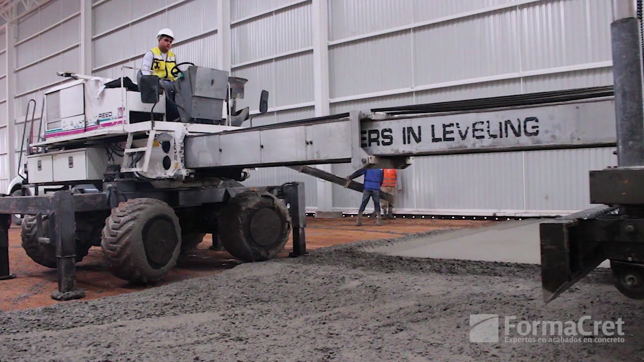 Piso de concreto con niveladora laser