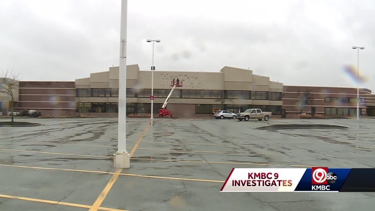 Landlord sues Hy-Vee in federal court for condition of former store near Gladstone