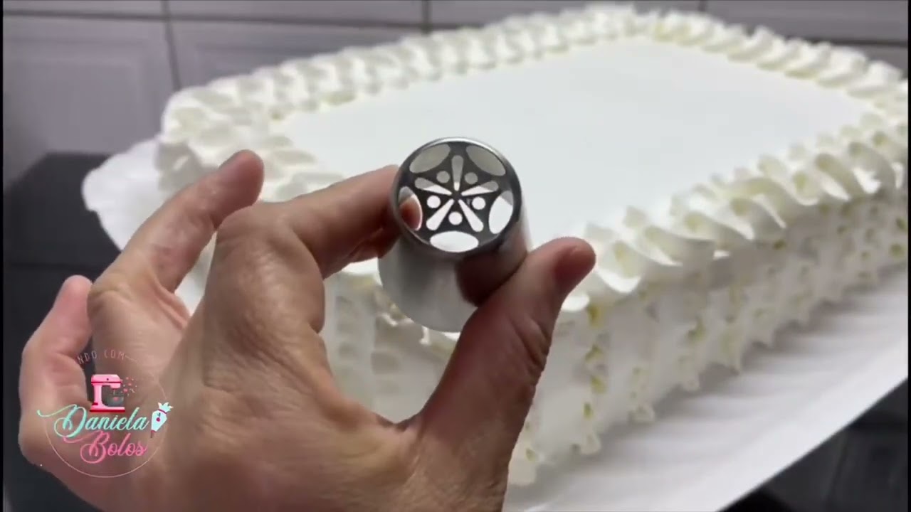 CONFEITANDO COM BICO RUSSO E BABADINHOS UTILIZANDO APENAS CHANTILLY