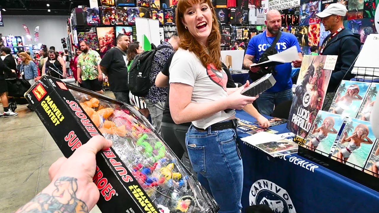 Buying Marvel Action Figures & Getting DC Comic Books Signed at MEGACON 2025!