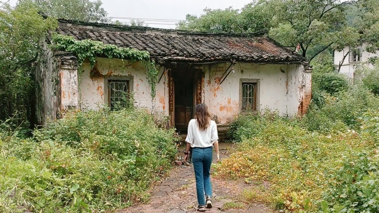 A talented rural girl renovated bathrooms and dilapidated houses alone