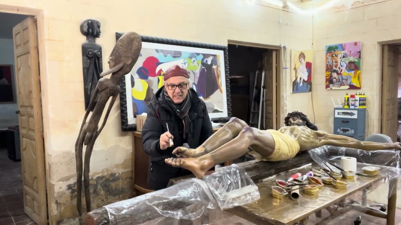 Policromia de una escultura de cristo realizada con veladuras al óleo