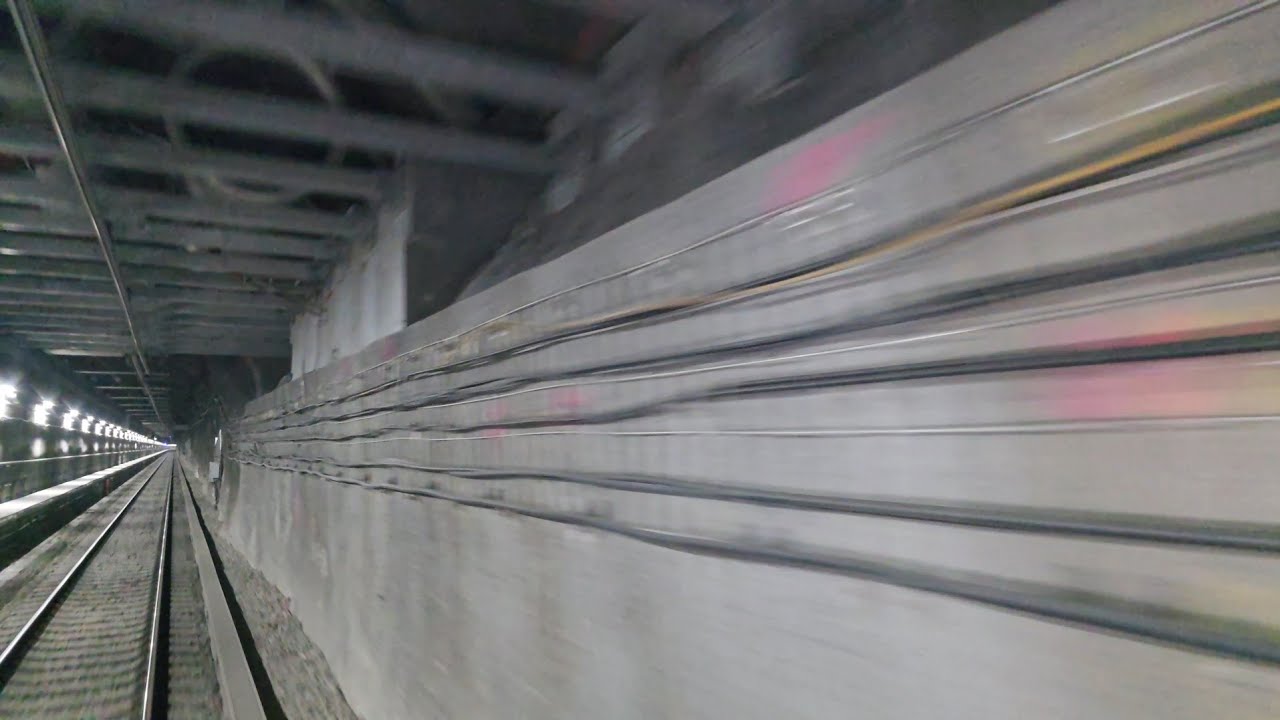 REM train ride through the Mount Royal Tunnel filmed through the right side of the front window 🏔️