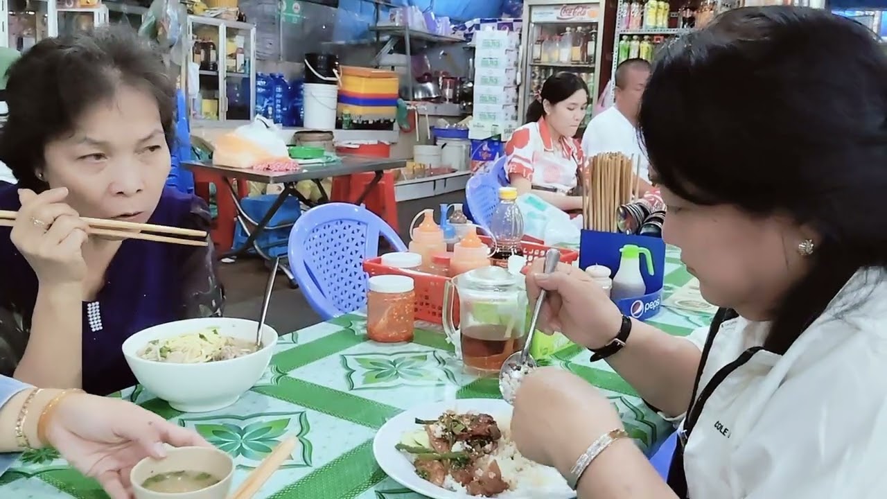 Vlog 156_Đi Ăn Tối Tại Chợ Châu Đốc (Năm 2025)