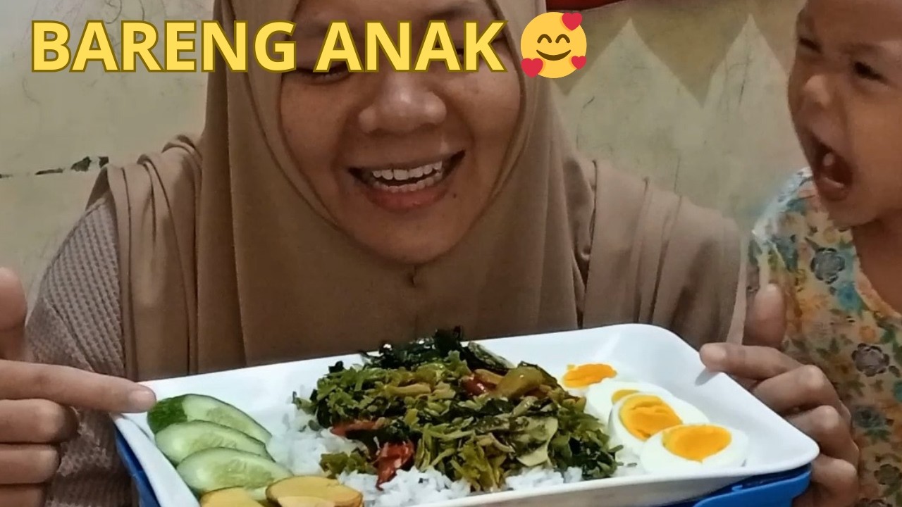 MUKBANG OSENG BUNGA PEPAYA TERI, TELUR REBUS & LALAPAN | SAMBIL URUS DUA BALITA YANG IKUT MAKAN